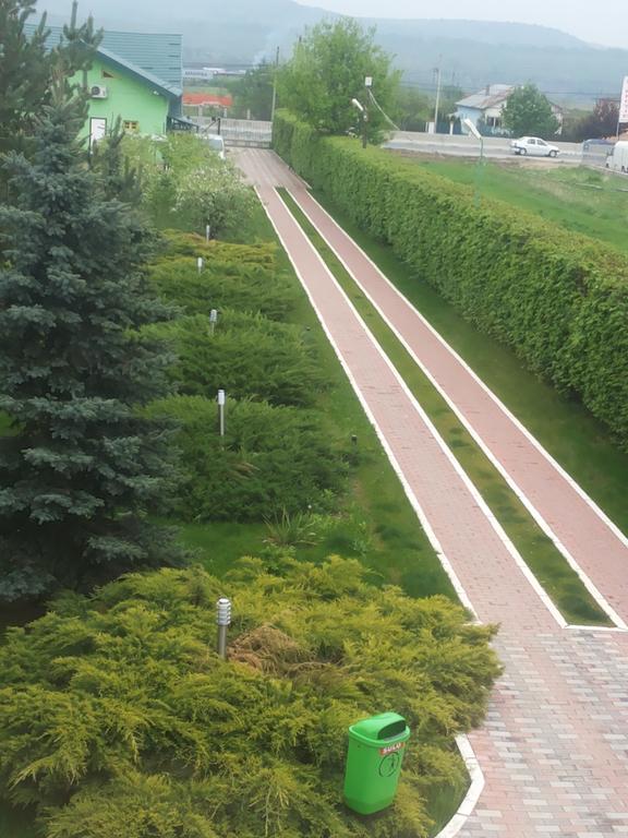 Casa Cu Pauni Hotel Maracineni Екстериор снимка