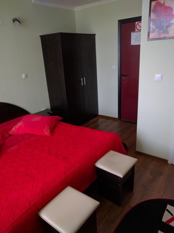 Casa Cu Pauni Hotel Maracineni Екстериор снимка