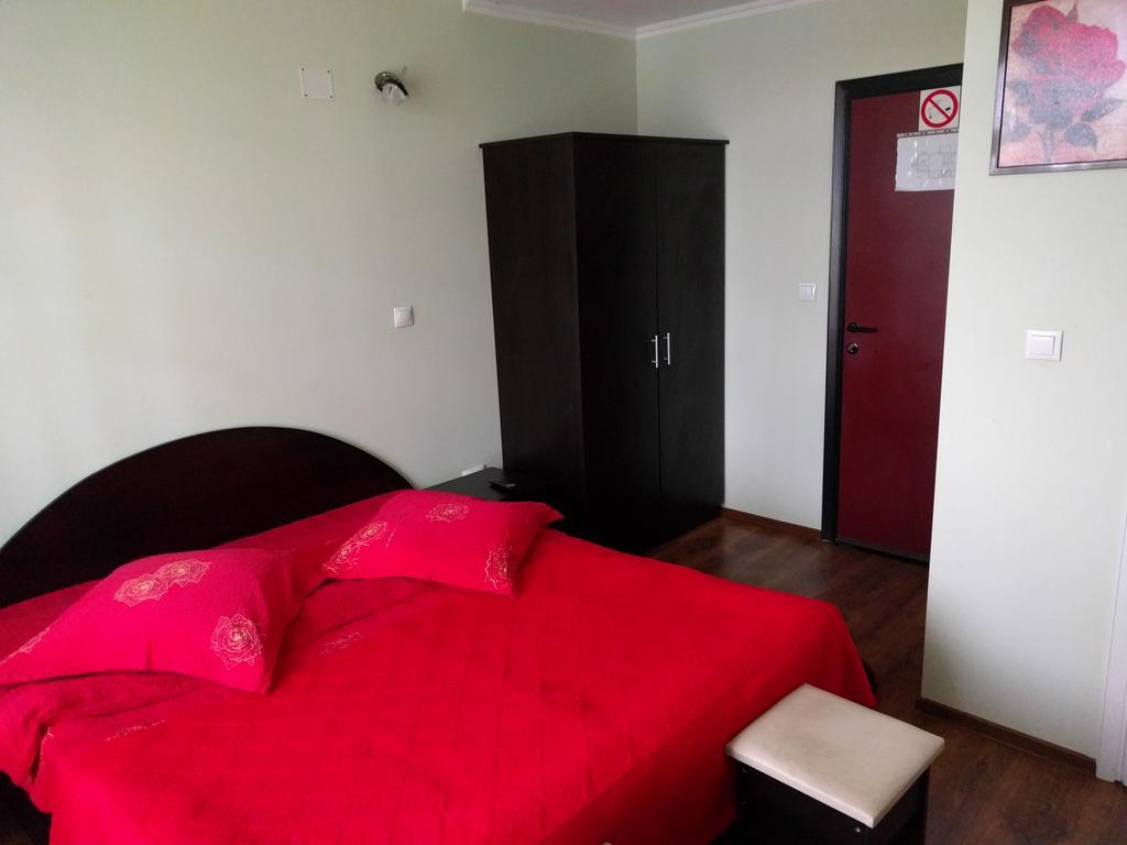Casa Cu Pauni Hotel Maracineni Екстериор снимка