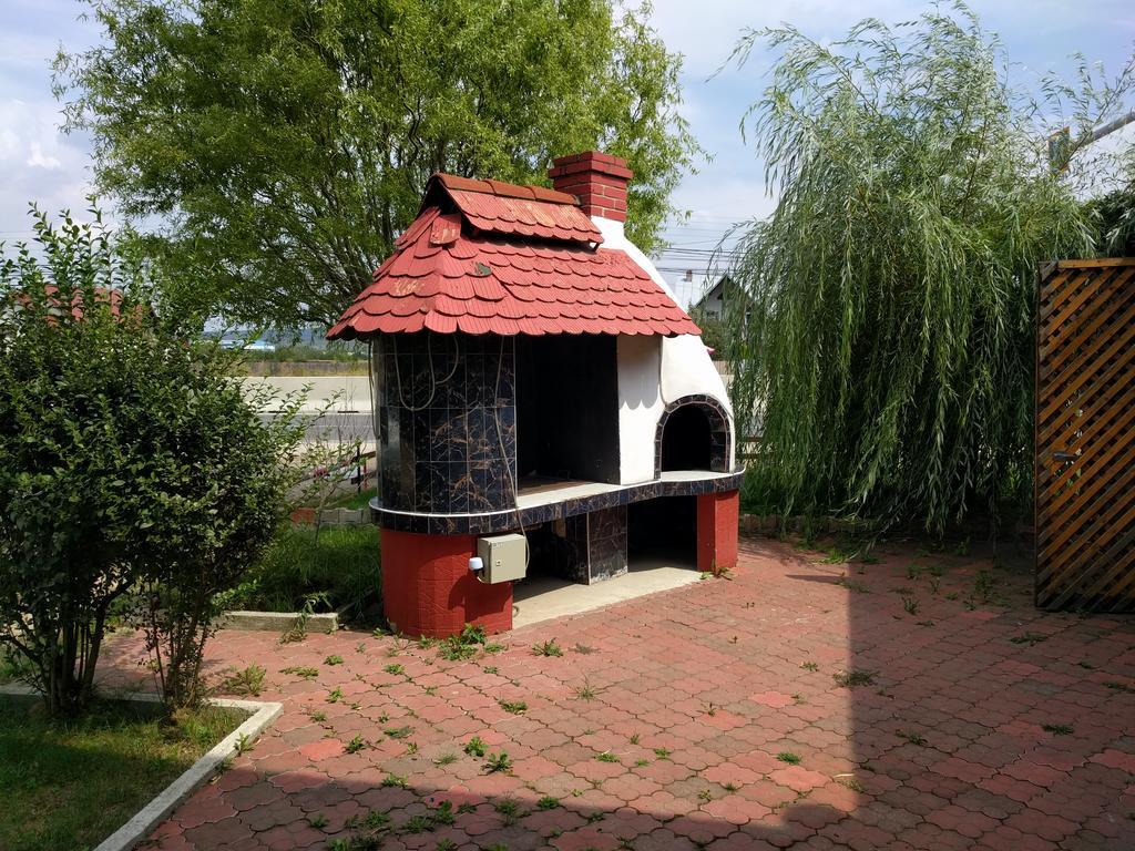 Casa Cu Pauni Hotel Maracineni Екстериор снимка