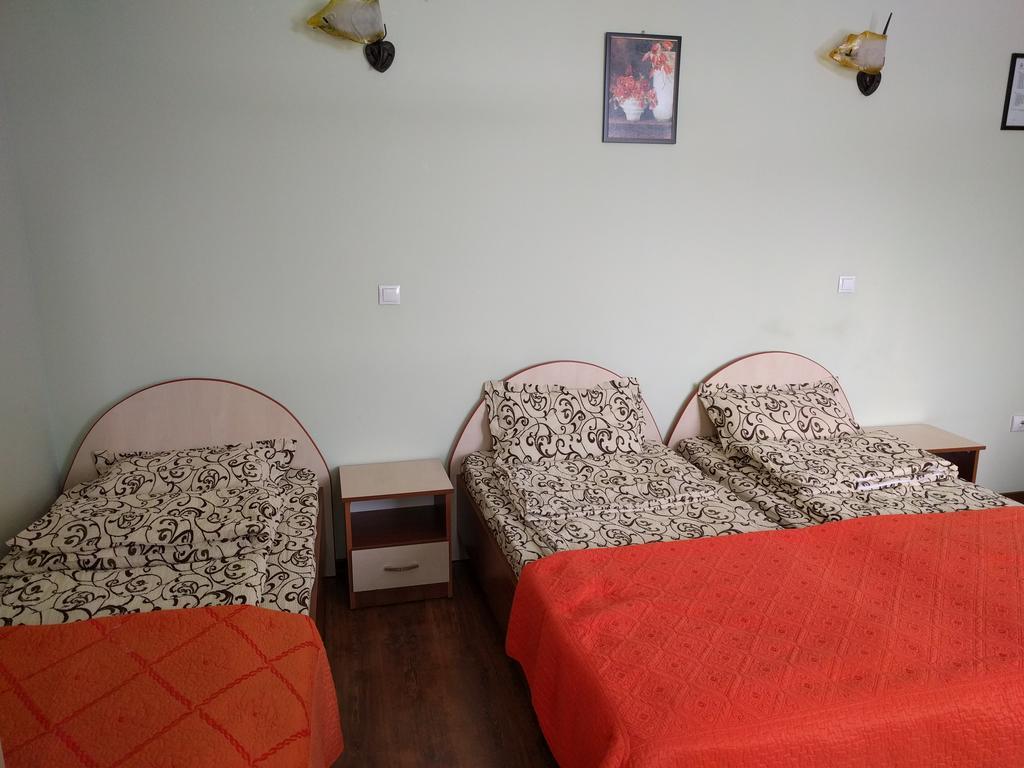 Casa Cu Pauni Hotel Maracineni Екстериор снимка