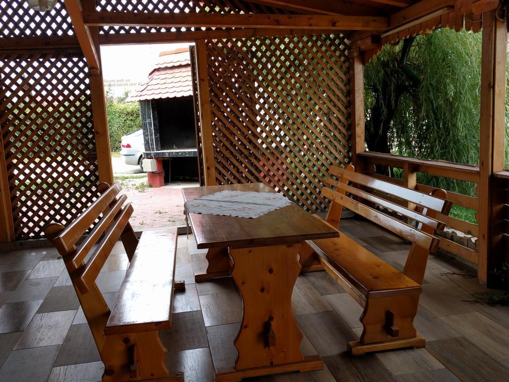 Casa Cu Pauni Hotel Maracineni Екстериор снимка