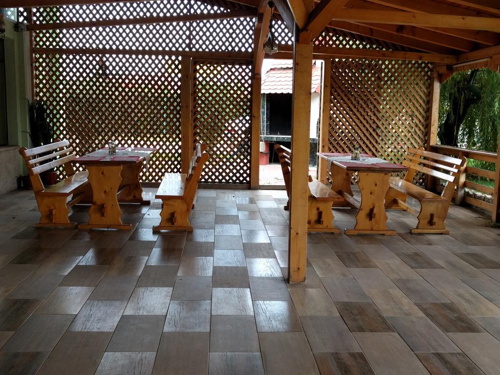 Casa Cu Pauni Hotel Maracineni Екстериор снимка