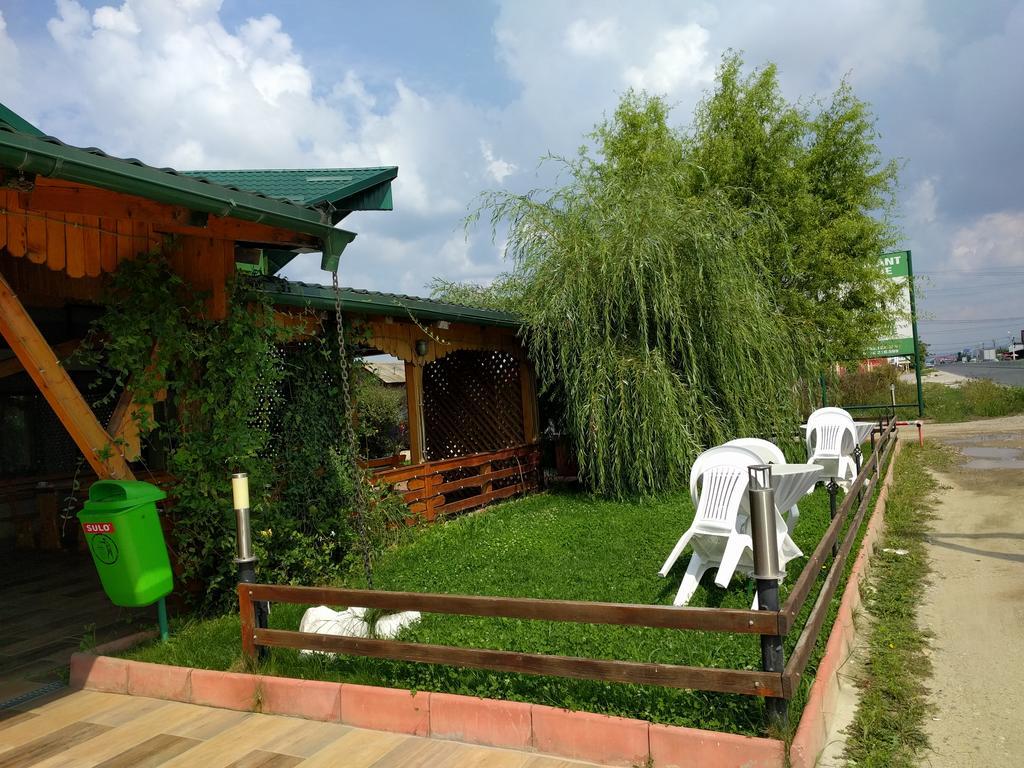 Casa Cu Pauni Hotel Maracineni Екстериор снимка