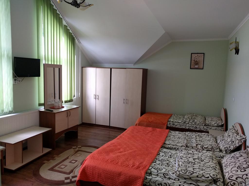 Casa Cu Pauni Hotel Maracineni Екстериор снимка