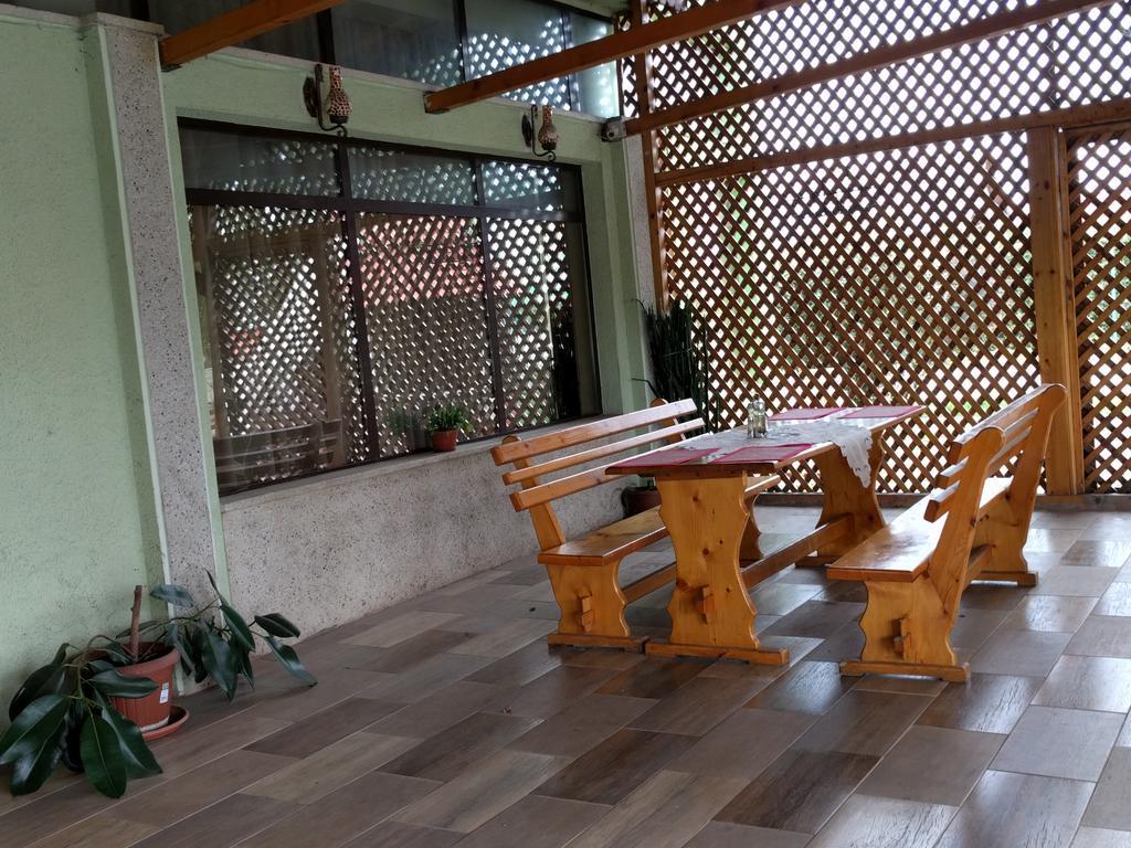 Casa Cu Pauni Hotel Maracineni Екстериор снимка