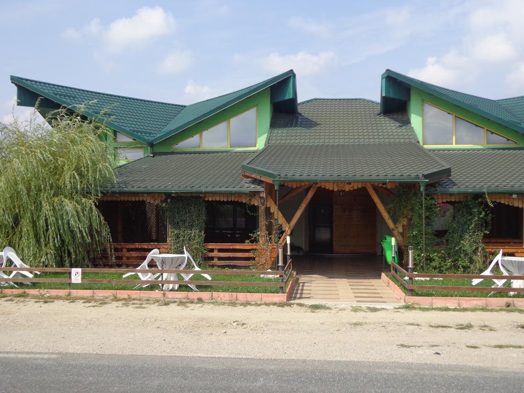 Casa Cu Pauni Hotel Maracineni Екстериор снимка