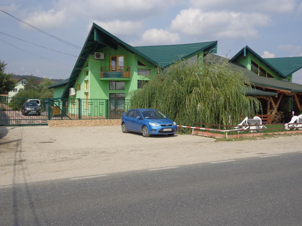 Casa Cu Pauni Hotel Maracineni Екстериор снимка