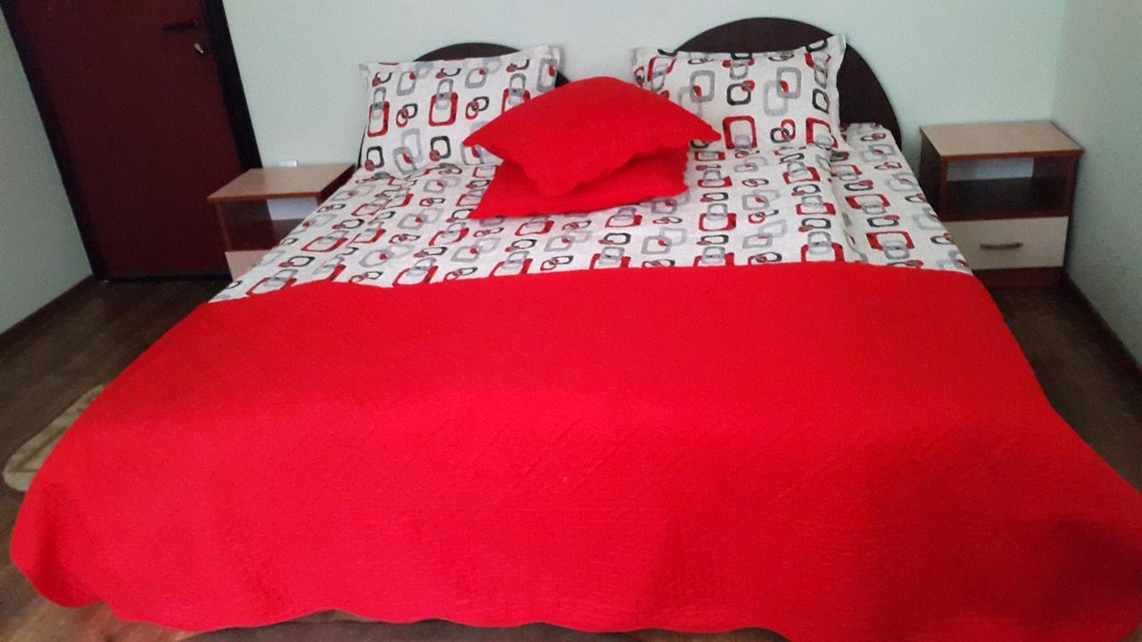 Casa Cu Pauni Hotel Maracineni Екстериор снимка