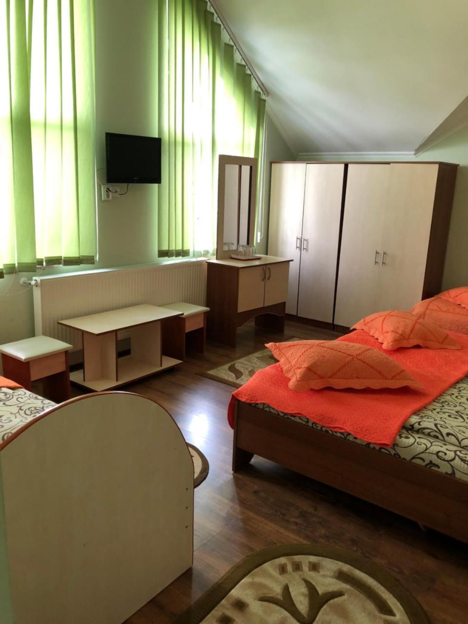 Casa Cu Pauni Hotel Maracineni Екстериор снимка